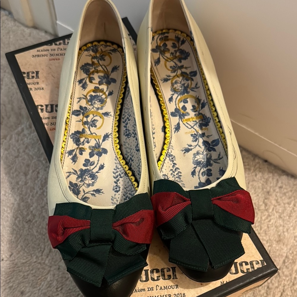Gucci Cream and Black Flats with Signature Bow - Picture 2 of 4